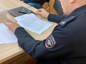 Полиция Октябрьского района устанавливает поставщика дров, обманувшего местную жительницу на 17 тысяч рублей